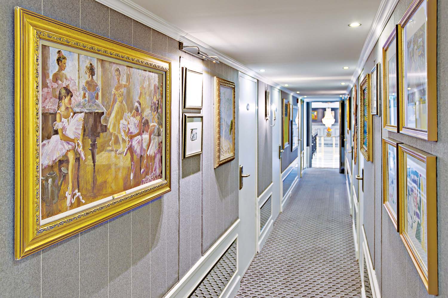 UNI River Ambassador hallway